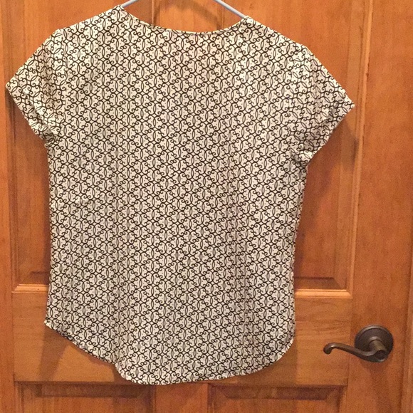 Light and cool Ann Taylor top - Picture 5 of 5